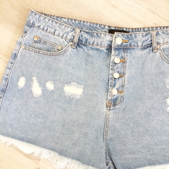 Forever 21 Plus Light distressed Shorts Size 18 - Picture 3 of 5